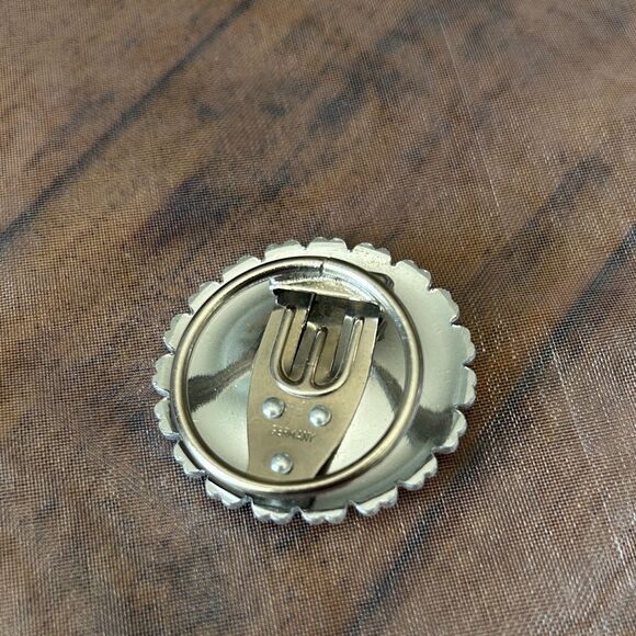 Elegant Silver Floral scarf clip - Picture 2 of 3